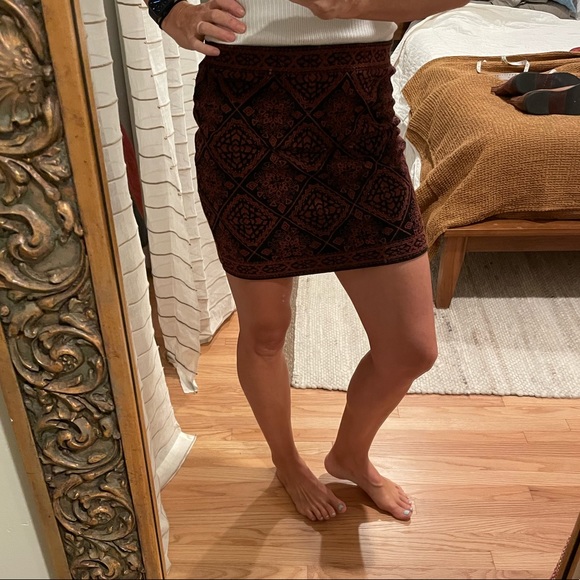 Search for Sanity mini skirt, perfect for Fall! - Picture 6 of 8